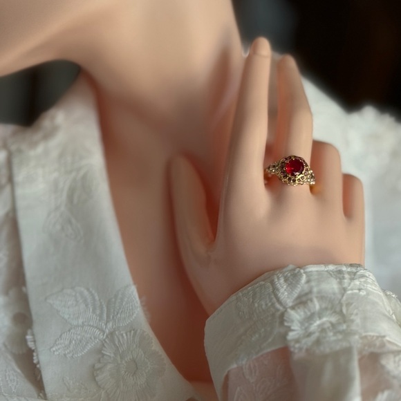 ❤️ Vintage Ruby Red Gold Ring | Elegant Statement Jewelry ✨ - Picture 4 of 4